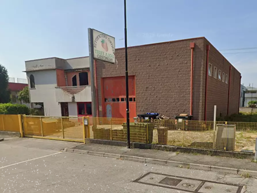 Immagine 3 di Magazzino in vendita  in viale Europa a Ponte San Nicolò