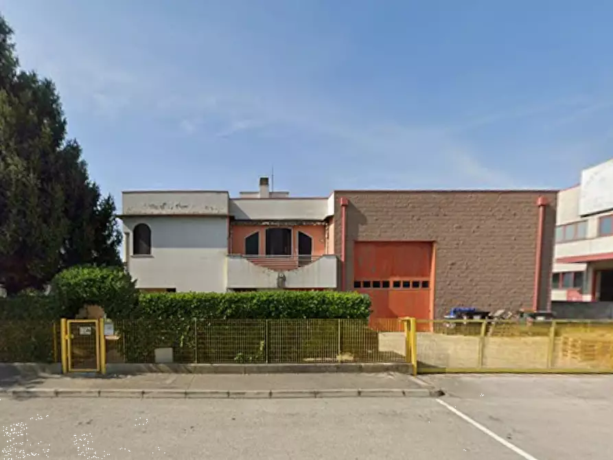 Immagine 5 di Magazzino in vendita  in viale Europa a Ponte San Nicolò