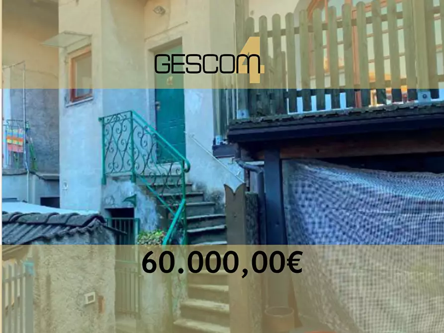 Immagine 1 di Porzione di casa in vendita  in via pasubio a Castelveccana