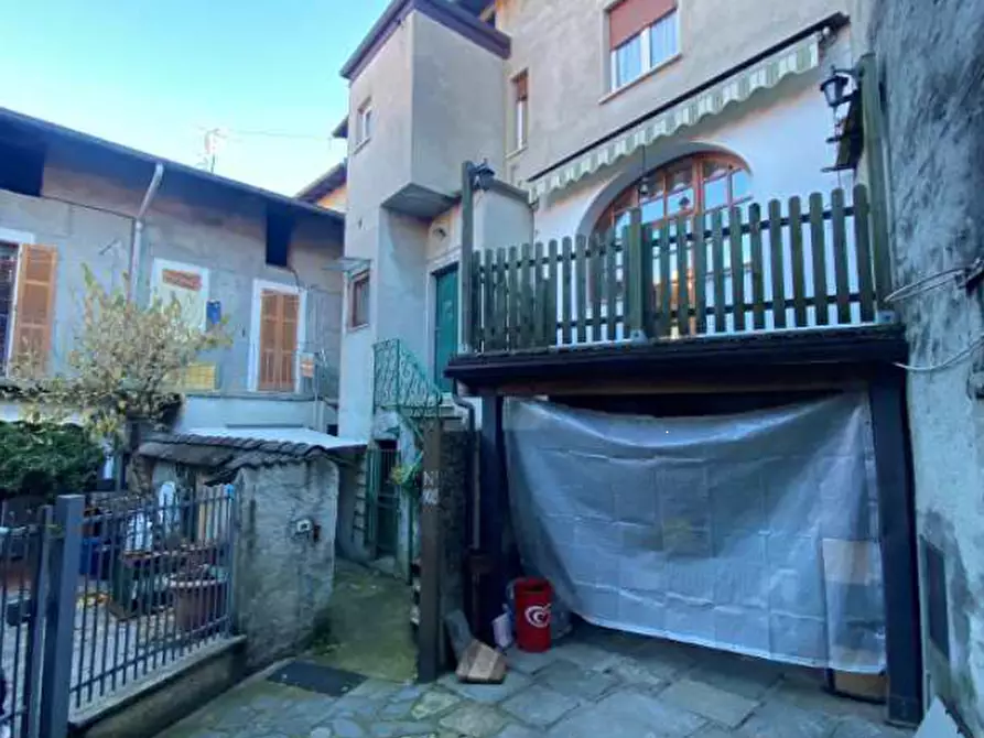 Immagine 2 di Porzione di casa in vendita  in via pasubio a Castelveccana