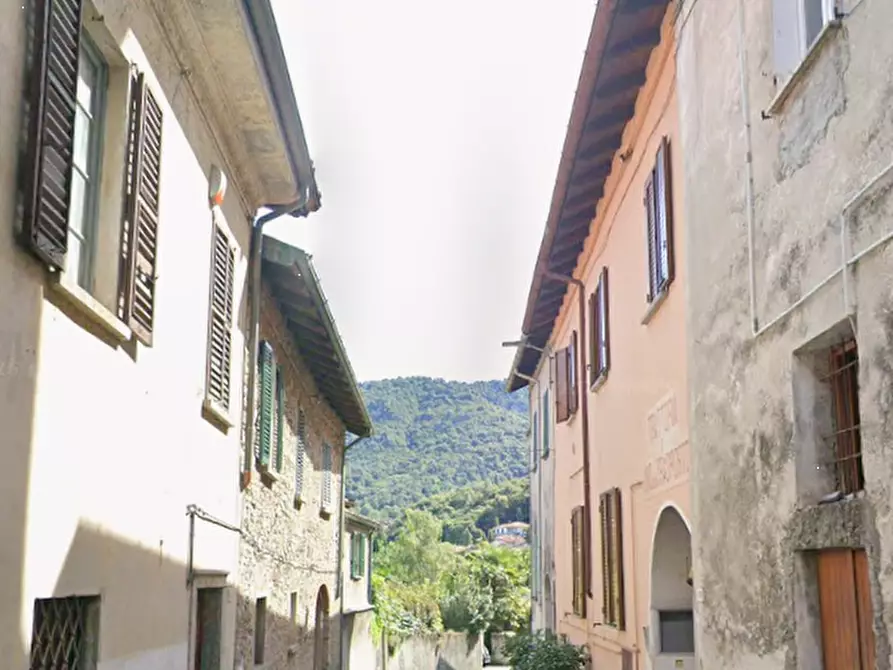 Immagine 5 di Porzione di casa in vendita  in via pasubio a Castelveccana