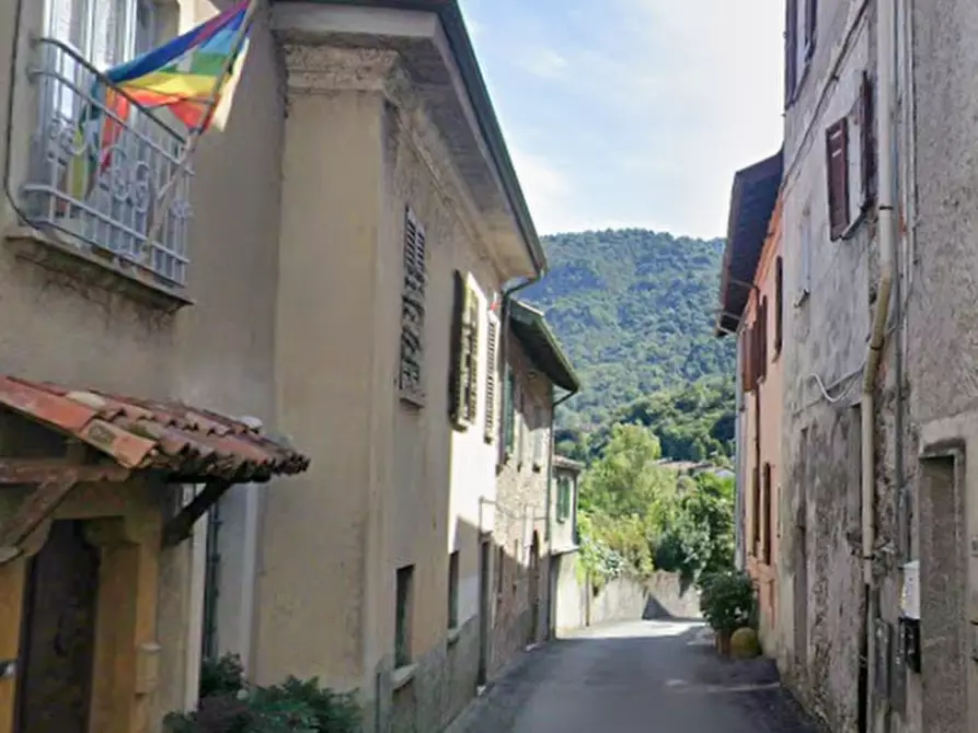 Immagine 7 di Porzione di casa in vendita  in via pasubio a Castelveccana
