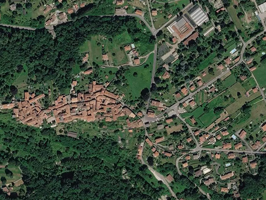 Immagine 10 di Porzione di casa in vendita  in via pasubio a Castelveccana
