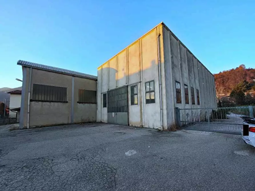 Immagine 2 di Capannone industriale in vendita  in Via Niccolò Tommaseo a Erba