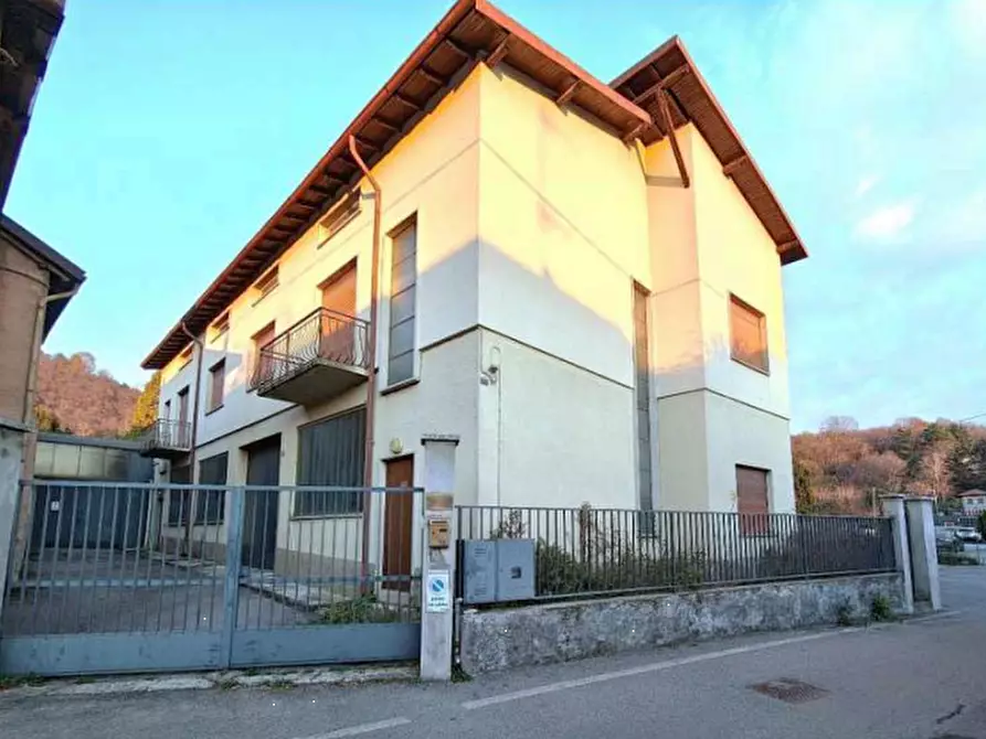 Immagine 3 di Capannone industriale in vendita  in Via Niccolò Tommaseo a Erba
