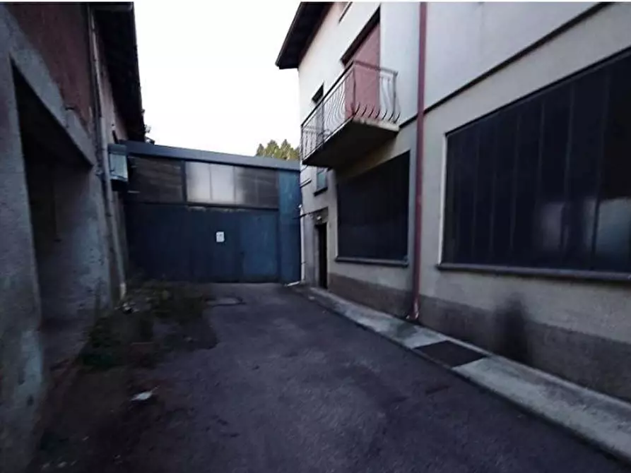 Immagine 5 di Capannone industriale in vendita  in Via Niccolò Tommaseo a Erba