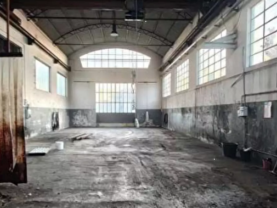 Immagine 12 di Capannone industriale in vendita  in Via Niccolò Tommaseo a Erba