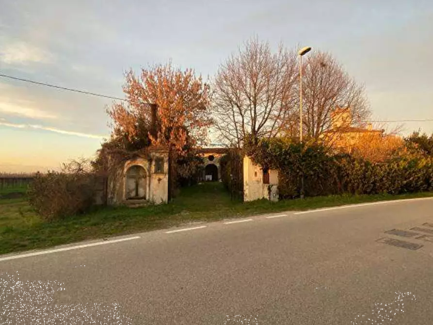 Immagine 2 di Negozio in vendita  in Via Da Rio a Due Carrare