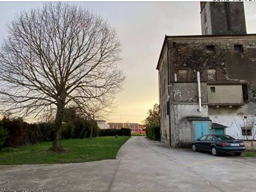 Immagine 4 di Negozio in vendita  in Via Da Rio a Due Carrare