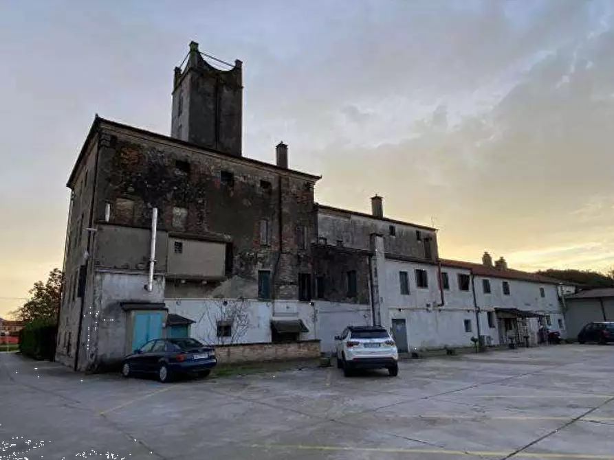 Immagine 5 di Negozio in vendita  in Via Da Rio a Due Carrare