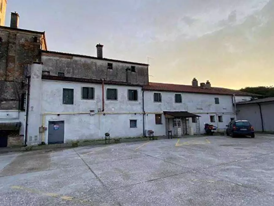 Immagine 9 di Negozio in vendita  in Via Da Rio a Due Carrare