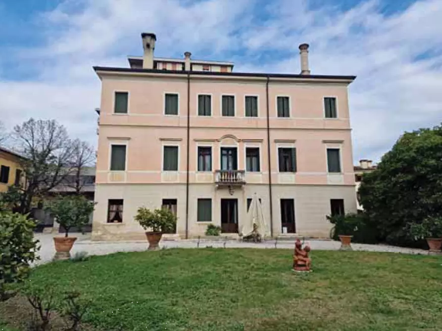 Immagine 2 di Villa in vendita  in Corso Giuseppe Mazzini a Montebelluna