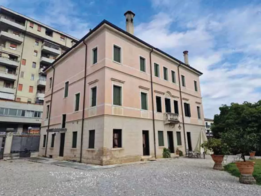 Immagine 4 di Villa in vendita  in Corso Giuseppe Mazzini a Montebelluna
