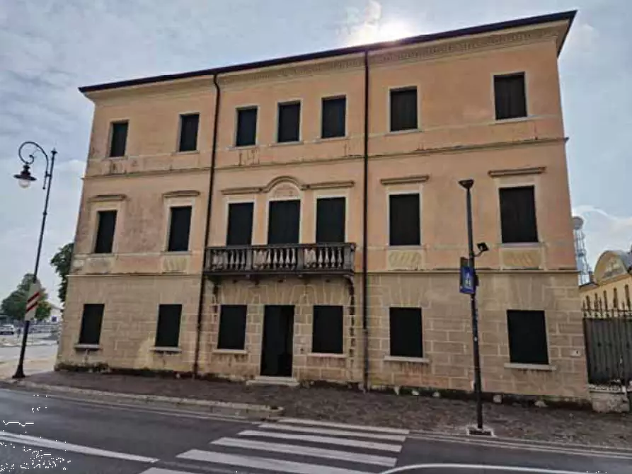 Immagine 5 di Villa in vendita  in Corso Giuseppe Mazzini a Montebelluna