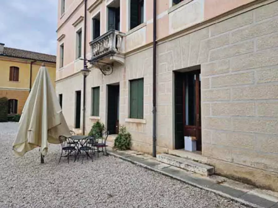 Immagine 7 di Villa in vendita  in Corso Giuseppe Mazzini a Montebelluna
