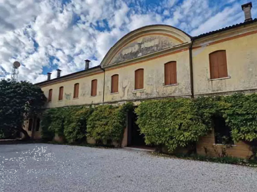 Immagine 18 di Villa in vendita  in Corso Giuseppe Mazzini a Montebelluna