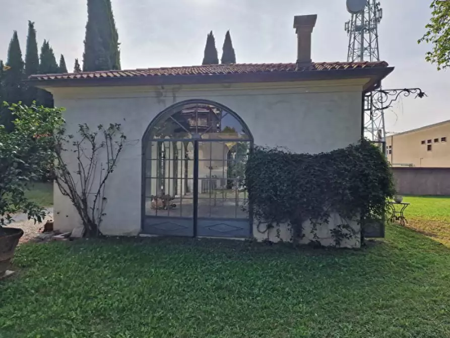 Immagine 26 di Villa in vendita  in Corso Giuseppe Mazzini a Montebelluna