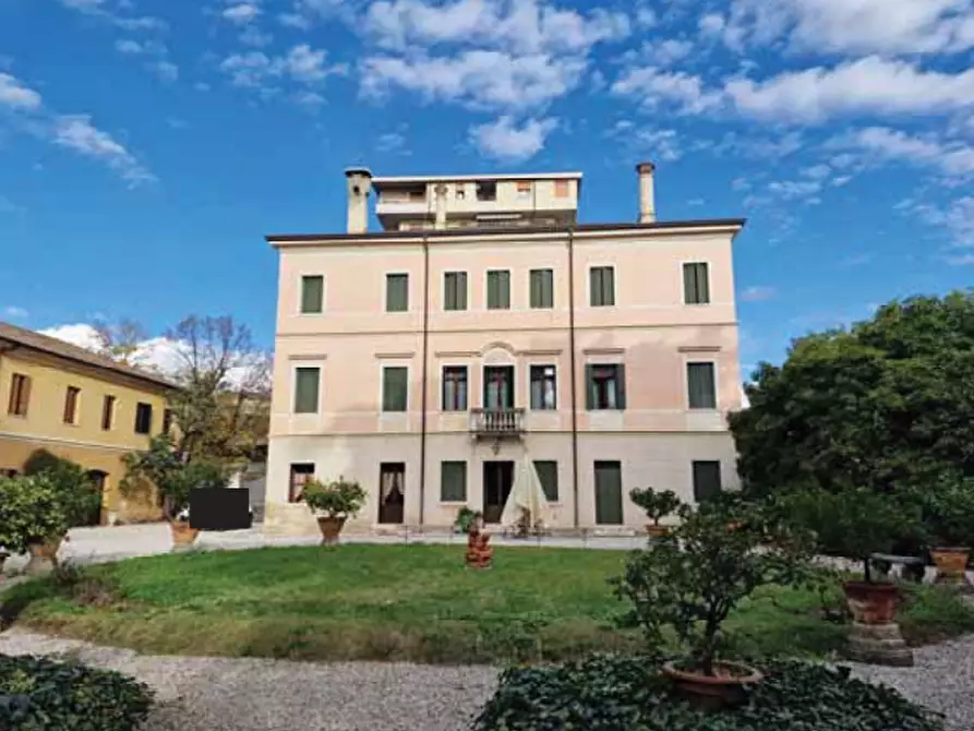 Immagine 43 di Villa in vendita  in Corso Giuseppe Mazzini a Montebelluna