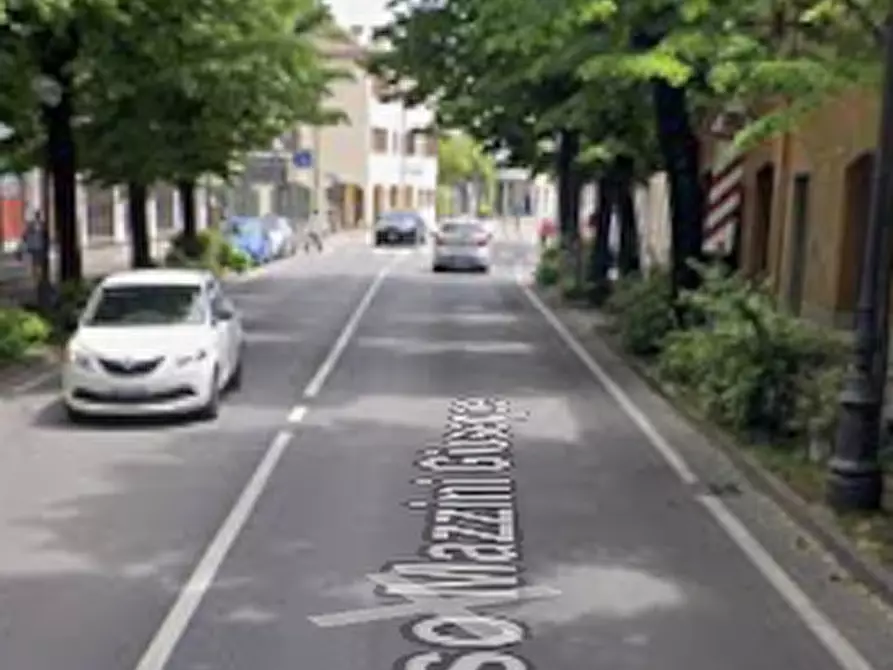 Immagine 5 di Negozio in vendita  in Corso Giuseppe Mazzini a Montebelluna