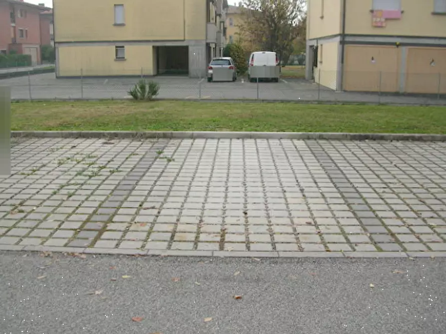 Immagine 2 di Posto auto in vendita  in via Poggeschi a San Giovanni In Persiceto