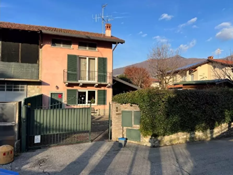 Immagine 3 di Porzione di casa in vendita  in Via Castello a Annone Di Brianza