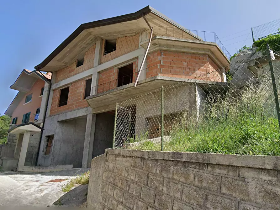 Immagine 2 di Stabile in vendita  in Via Fiume a Castelpetroso
