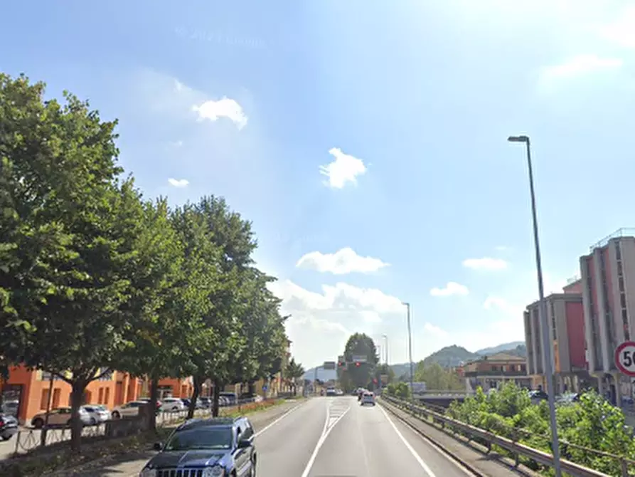 Immagine 7 di Negozio in vendita  in Piazzale Mariano Rumor a Chiampo