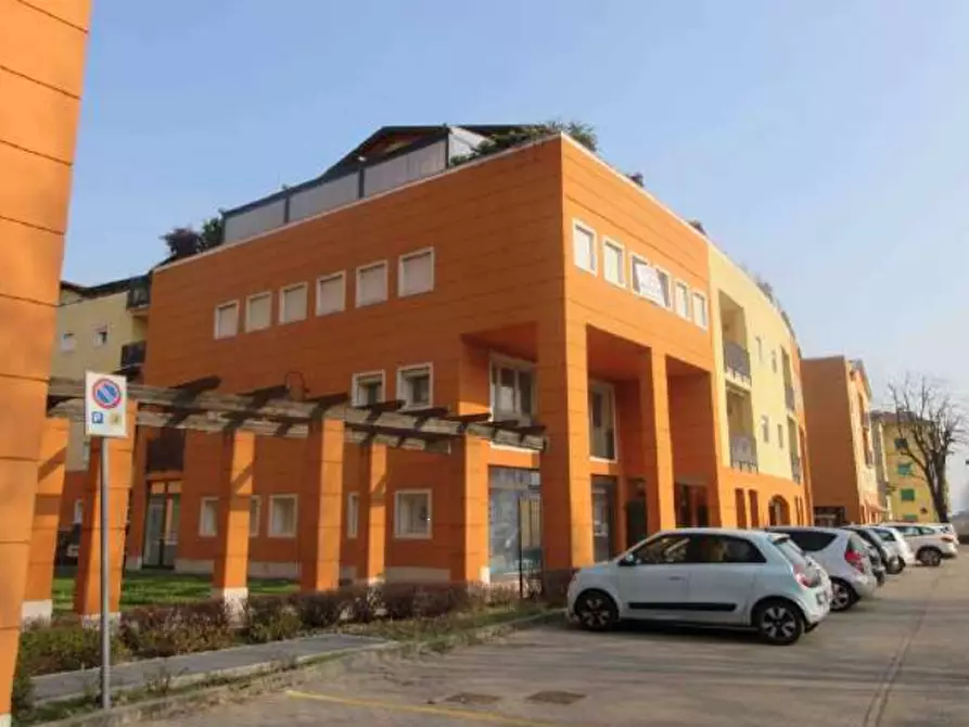 Immagine 4 di Negozio in vendita  in Piazzale Mario Rumor a Chiampo