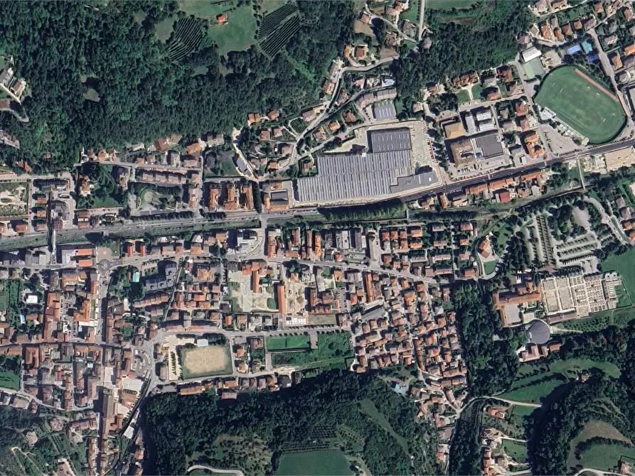 Immagine 10 di Negozio in vendita  in Piazzale Mario Rumor a Chiampo