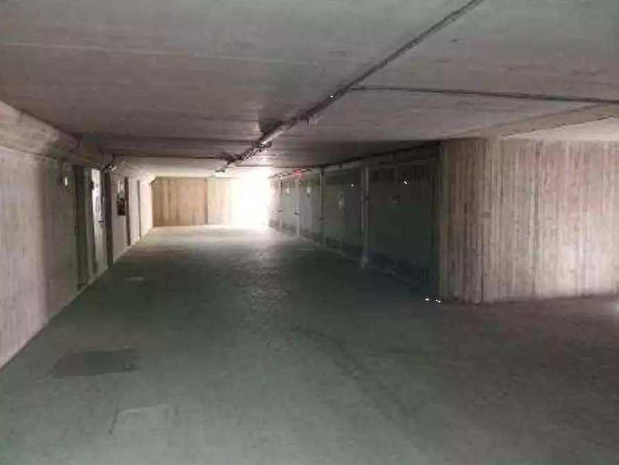 Immagine 3 di Garage in vendita  in Via Alessandro Manzoni a Merone