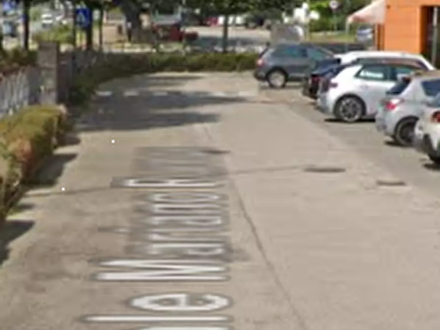 Immagine 6 di Negozio in vendita  in Piazzale Mario Rumor a Chiampo