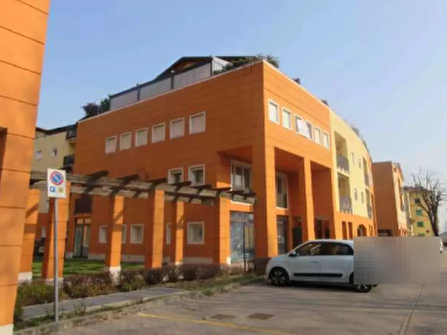 Immagine 6 di Negozio in vendita  in Piazzale Mario Rumor a Chiampo