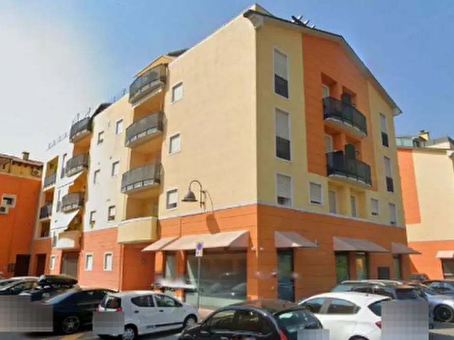 Immagine 7 di Negozio in vendita  in Piazzale Mario Rumor a Chiampo