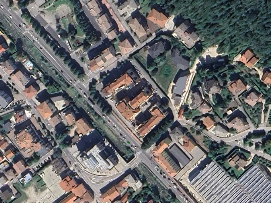 Immagine 9 di Negozio in vendita  in Piazzale Mario Rumor a Chiampo