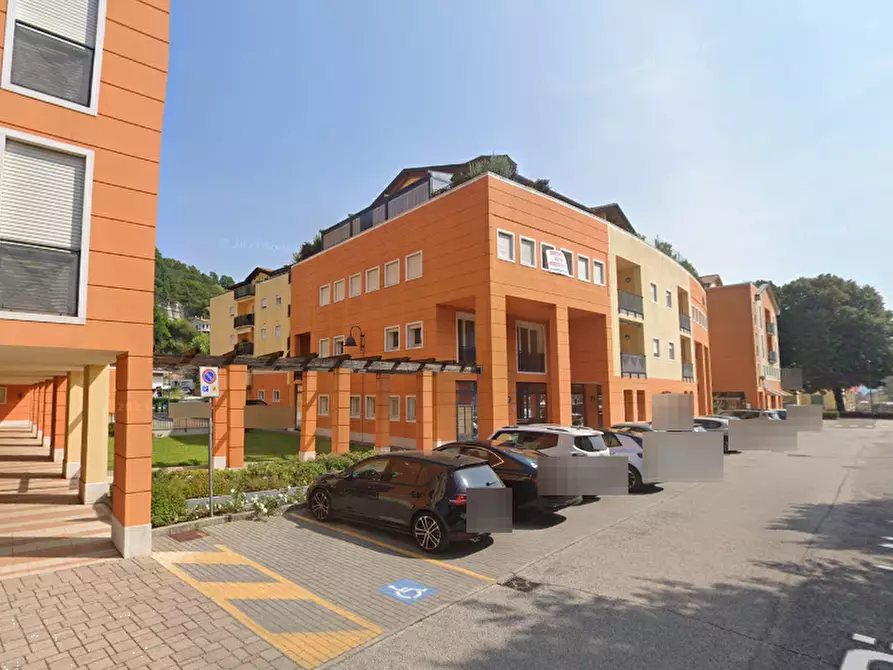 Immagine 11 di Negozio in vendita  in Piazzale Mario Rumor a Chiampo
