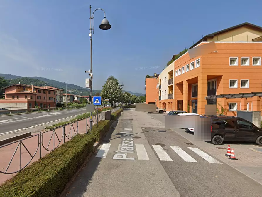 Immagine 12 di Negozio in vendita  in Piazzale Mario Rumor a Chiampo
