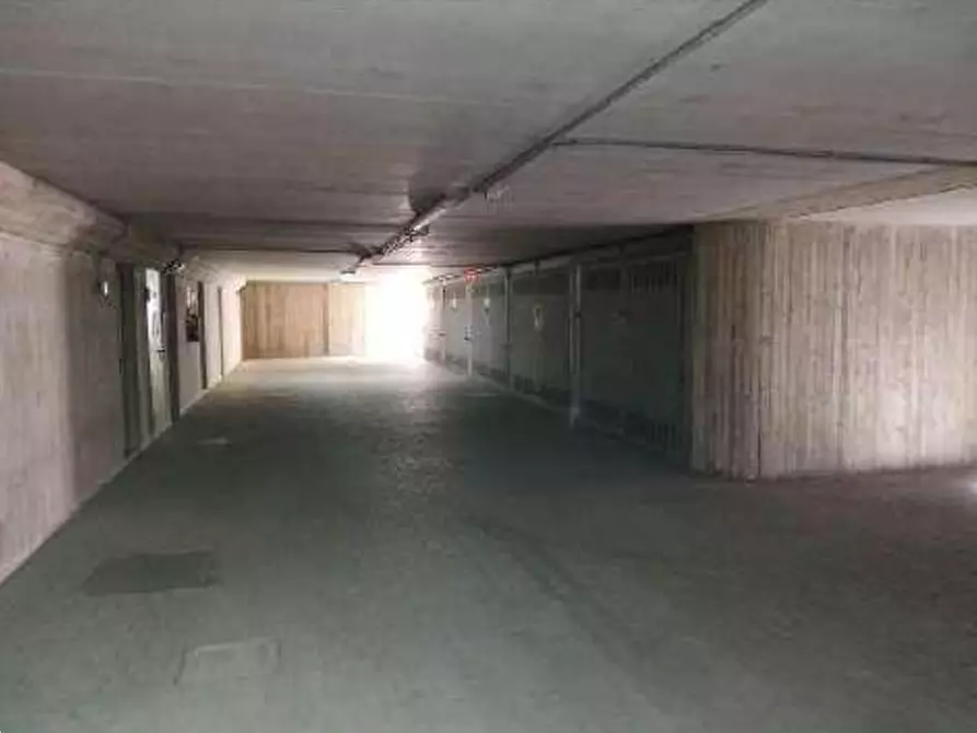 Immagine 2 di Garage in vendita  in Via Alessandro Manzoni a Merone