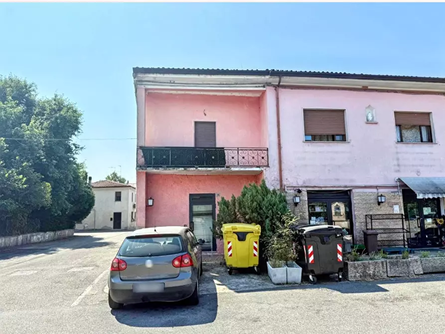 Immagine 2 di Negozio in vendita  in Piazza della Repubblica a Zevio