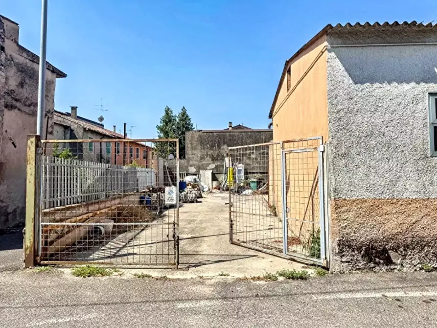 Immagine 11 di Negozio in vendita  in Piazza della Repubblica a Zevio