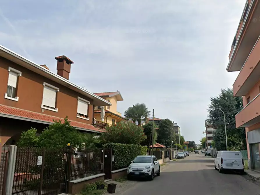 Immagine 5 di Appartamento in vendita  in Via Thaon de Revel a Parabiago