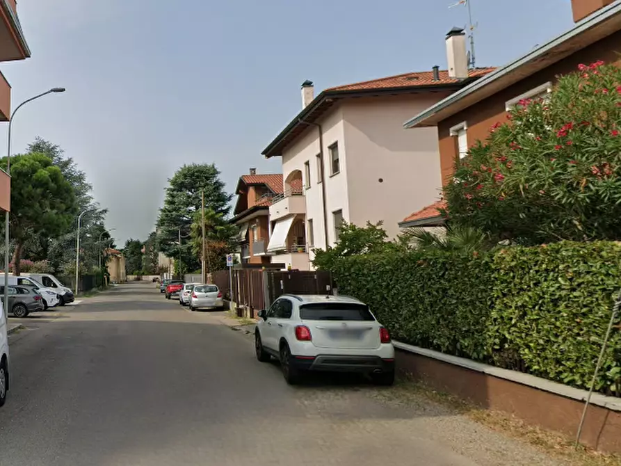 Immagine 11 di Appartamento in vendita  in Via Thaon de Revel a Parabiago