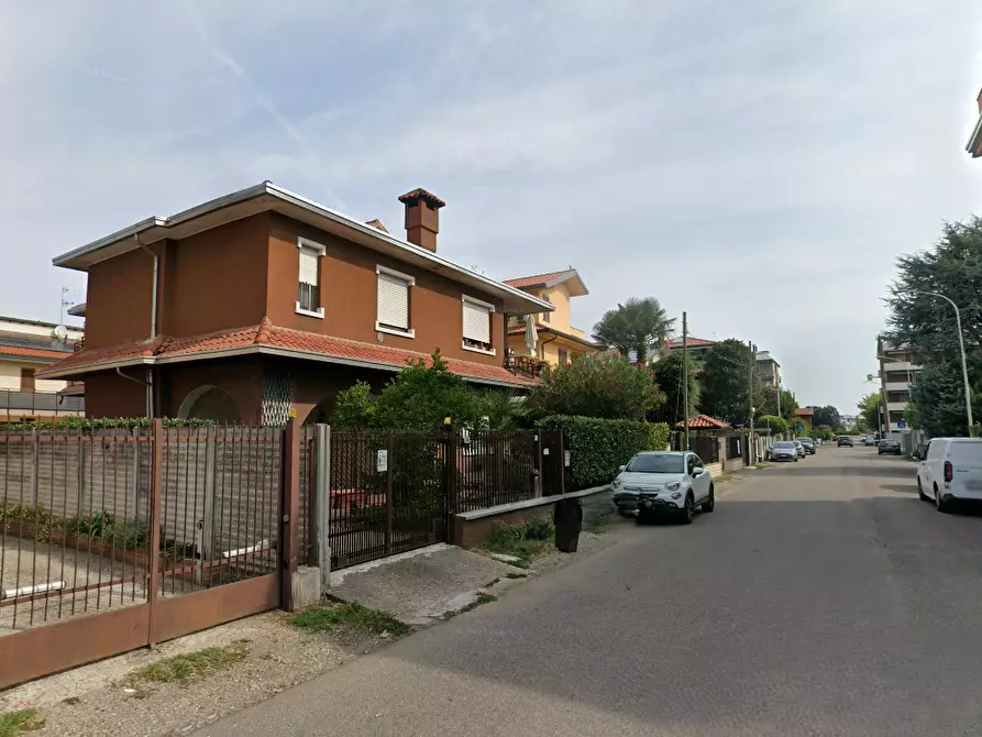 Immagine 12 di Appartamento in vendita  in Via Thaon de Revel a Parabiago