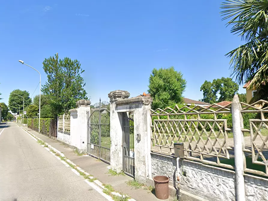 Immagine 17 di Villa in vendita  in Via Marconi a Magnago