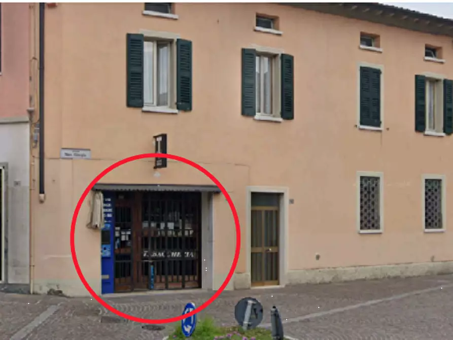 Immagine 2 di Negozio in vendita  in Piazza S. Giorgio a Cellatica
