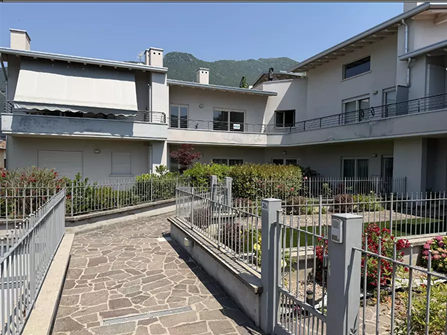 Immagine 2 di Appartamento in vendita  in Via Conche a Sale Marasino
