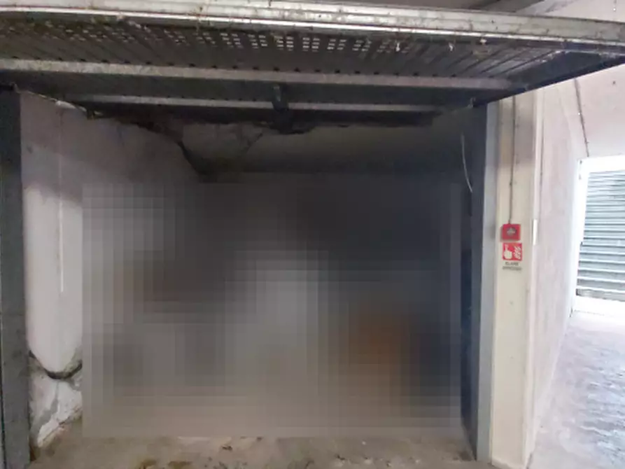 Immagine 2 di Garage in vendita  in via Piero Gobetti a Bologna
