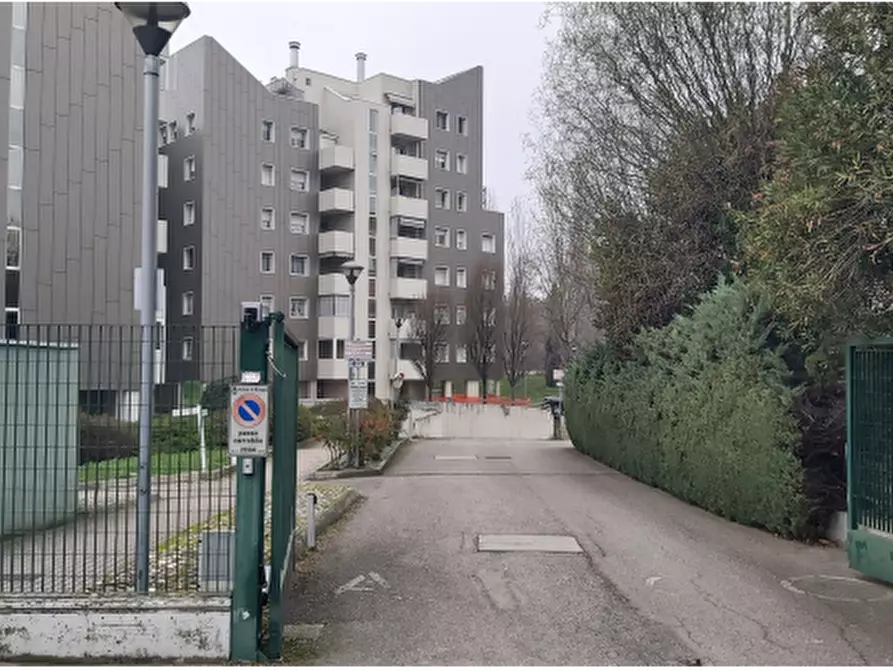 Immagine 3 di Garage in vendita  in via Piero Gobetti a Bologna