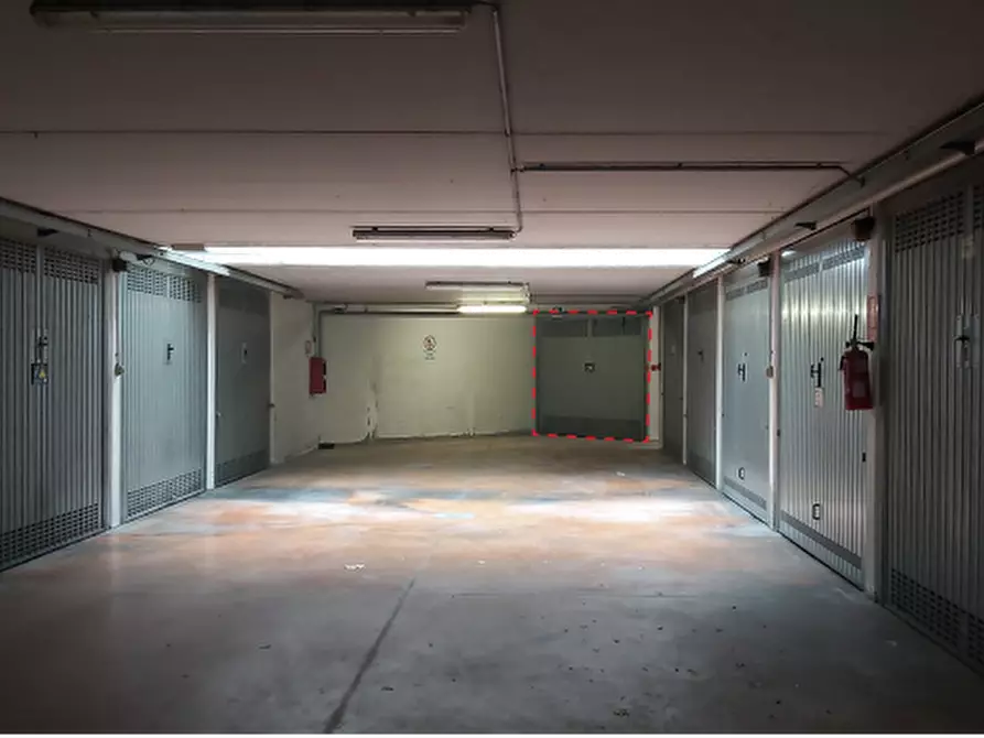 Immagine 5 di Garage in vendita  in via Piero Gobetti a Bologna