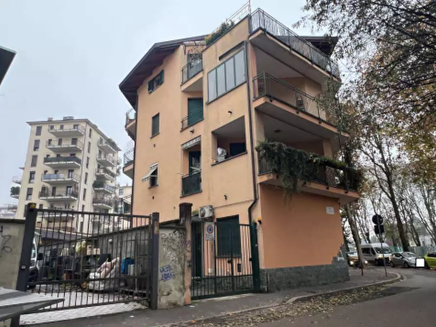 Immagine 2 di Appartamento in vendita  in Piazza Cimitero Maggiore a Milano