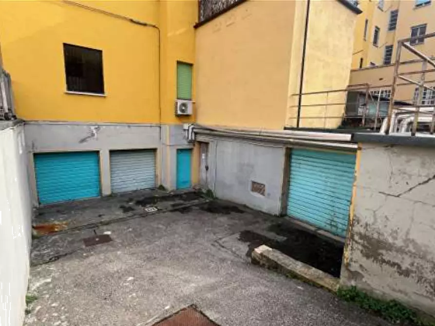 Immagine 2 di Garage in vendita  in via Sardegna a Bologna